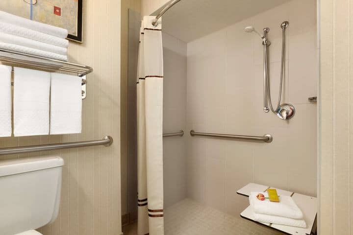 Room 35 of 70