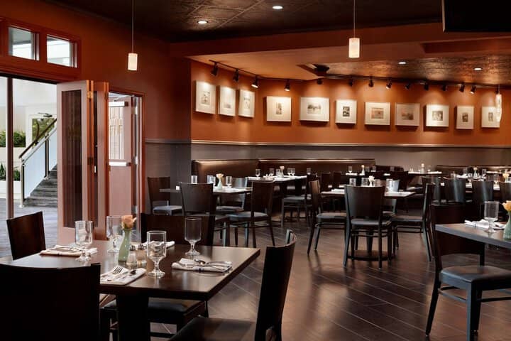 Dining 47 of 70