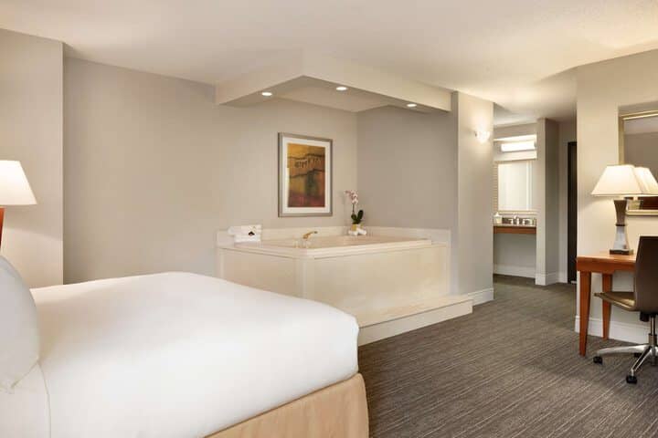 Room 27 of 70